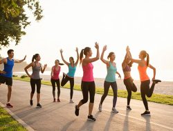 Olahraga Ringan Bersama Teman Membantu Motivasi Latihan Tetap Konsisten Dan Stabil